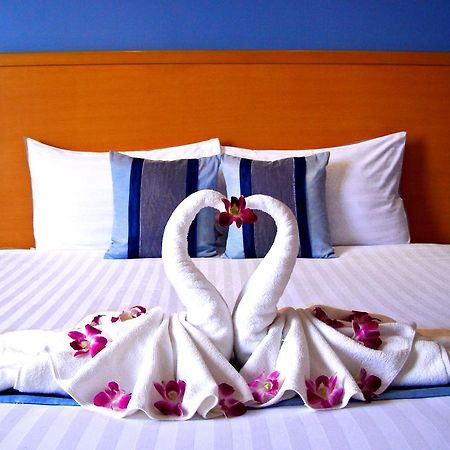 Iyarin @ Tuk Chang Hotel Бангкок Экстерьер фото