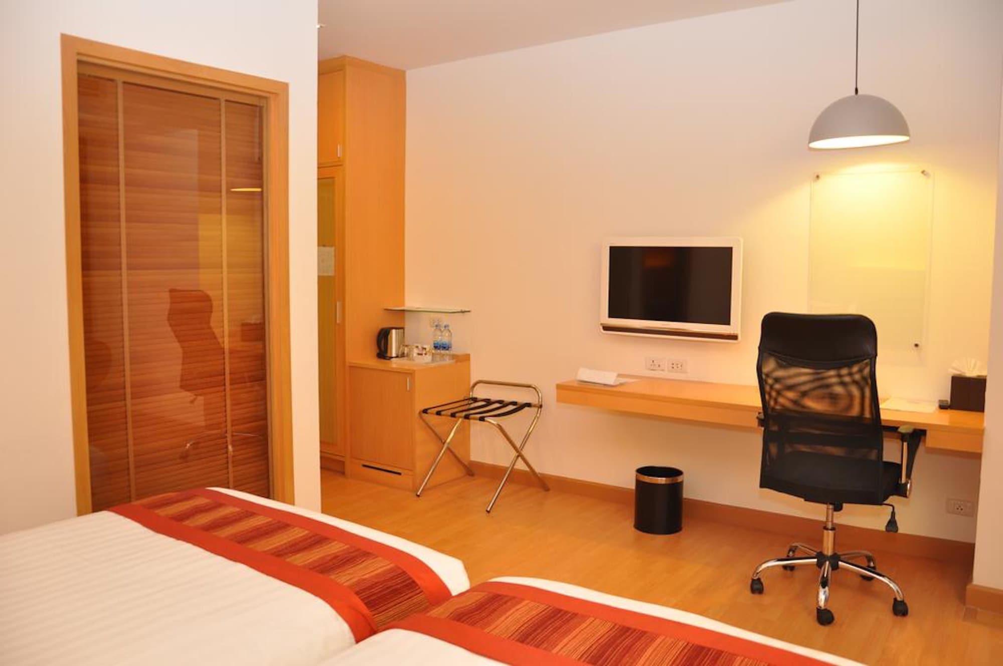 Iyarin @ Tuk Chang Hotel Бангкок Экстерьер фото