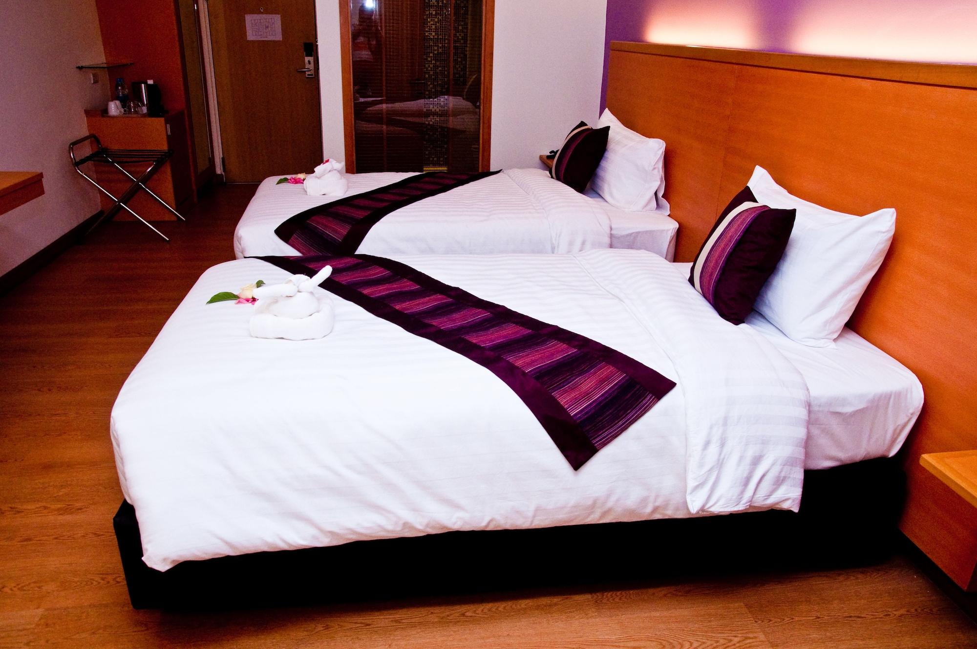 Iyarin @ Tuk Chang Hotel Бангкок Экстерьер фото