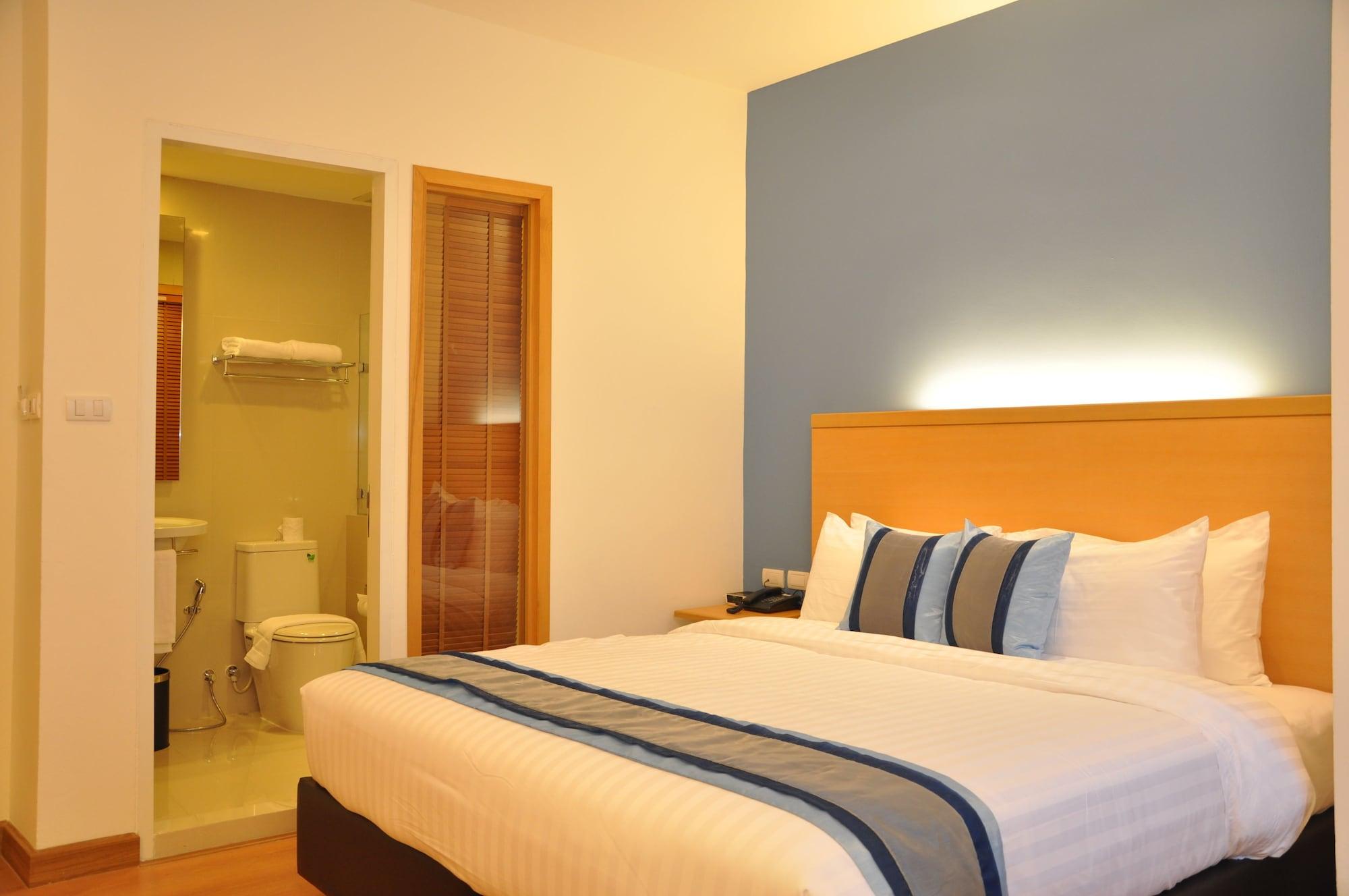 Iyarin @ Tuk Chang Hotel Бангкок Экстерьер фото