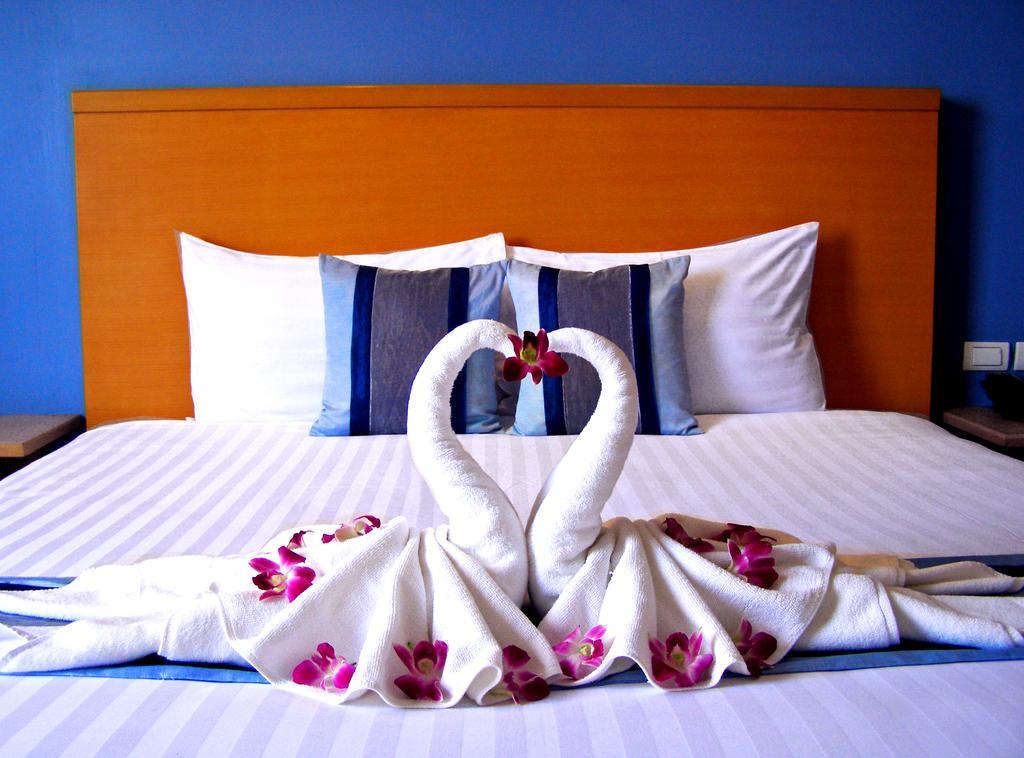 Iyarin @ Tuk Chang Hotel Бангкок Экстерьер фото