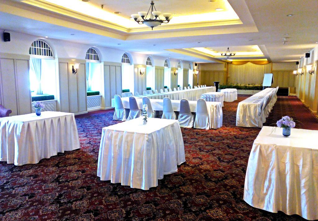 Iyarin @ Tuk Chang Hotel Бангкок Экстерьер фото