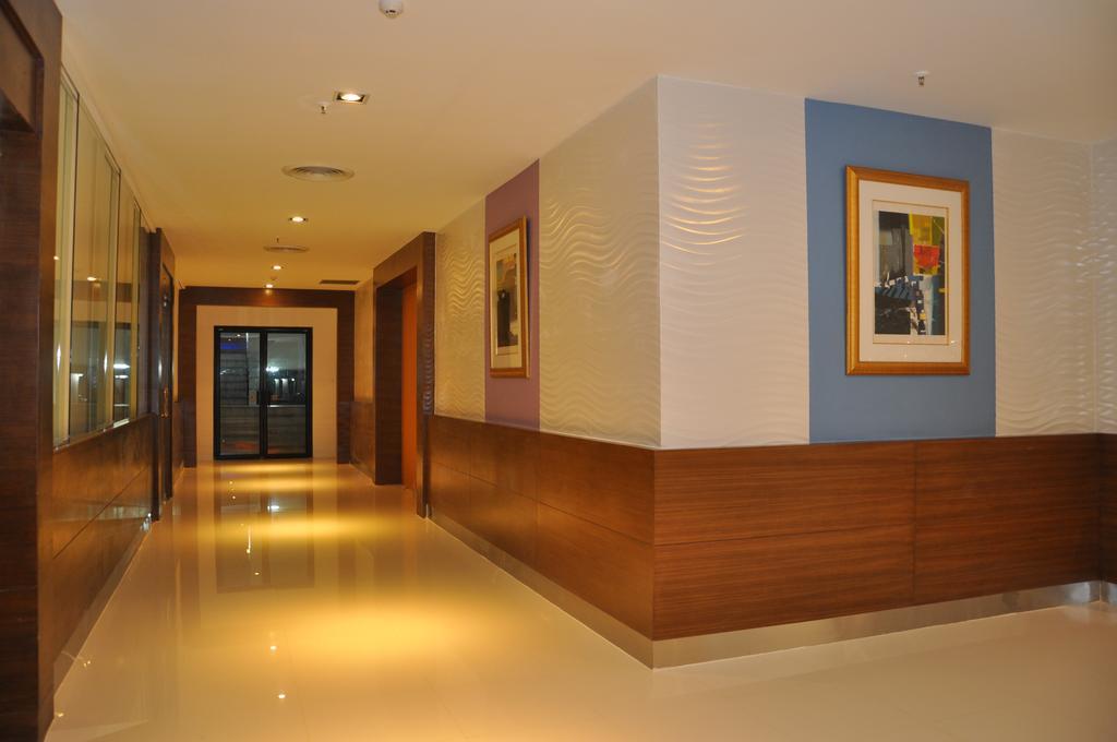 Iyarin @ Tuk Chang Hotel Бангкок Экстерьер фото