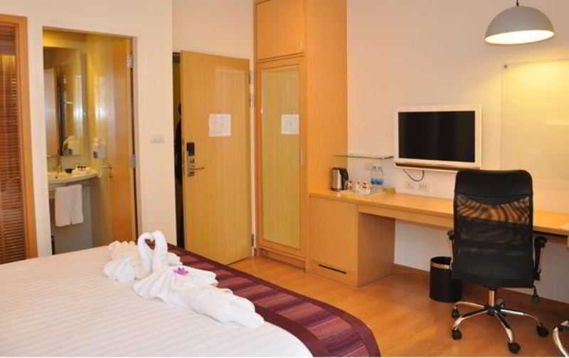 Iyarin @ Tuk Chang Hotel Бангкок Экстерьер фото