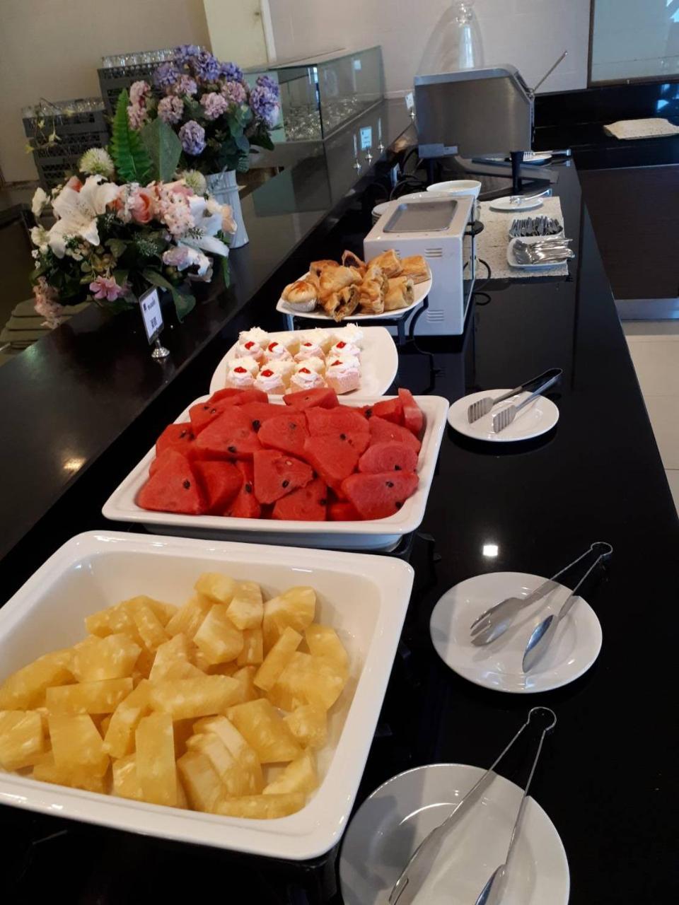 Iyarin @ Tuk Chang Hotel Бангкок Экстерьер фото